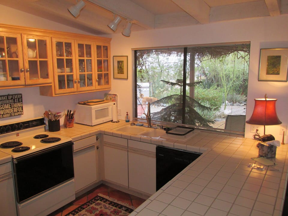 Fully stocked kitchen!