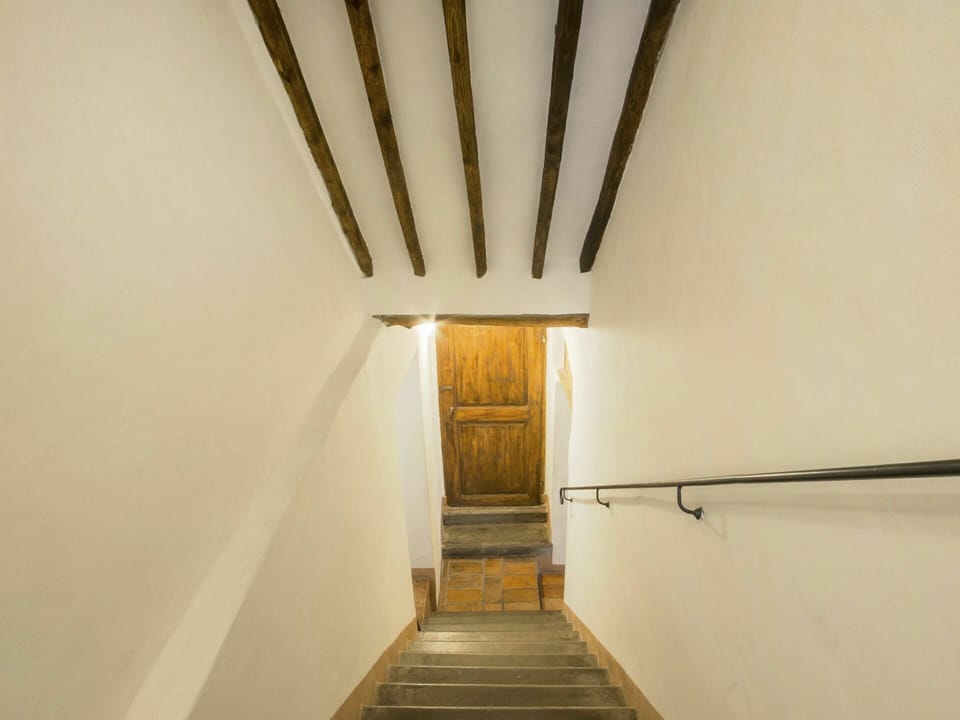 Ceiling, Property, Light, Stairs, Wall, Line, Architecture, Room, House, Floor