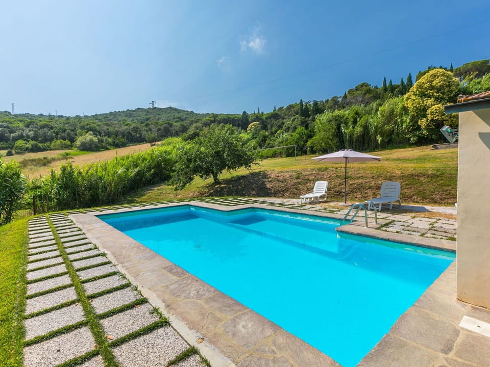 Water, Sky, Plant, Swimming Pool, Building, Azure, Rectangle, Tree, Body Of Water, Outdoor Furniture