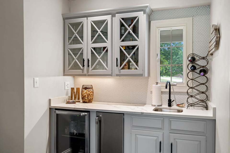 Grab a KY bourbon at the bar off the kitchen with a built in ice maker!