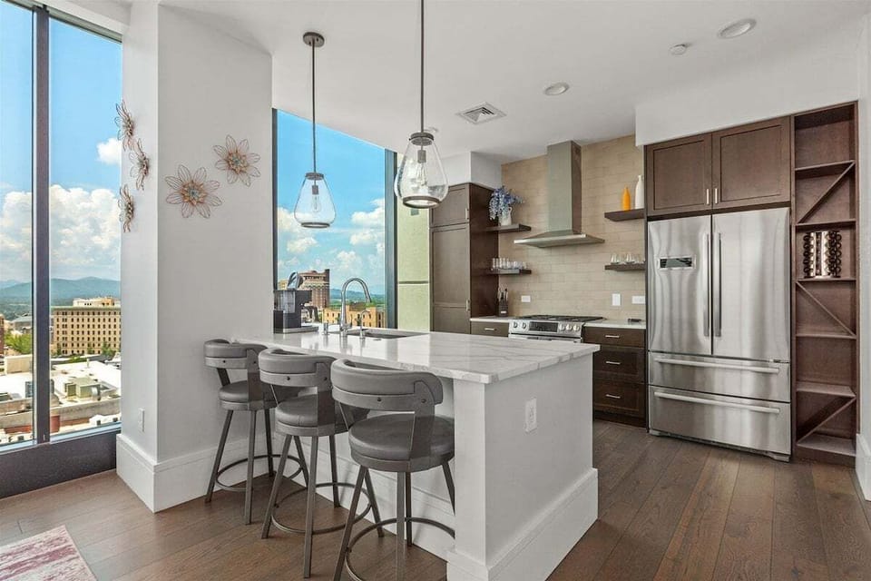 full kitchen with breakfast counter seating 3