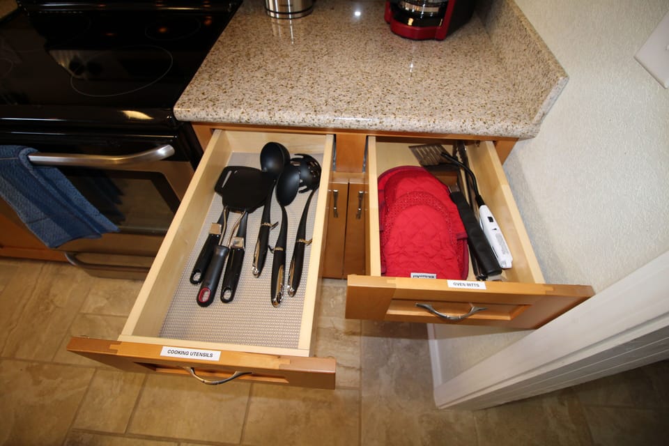 Kitchen has everything you need and Reverse Osmosis Water System
