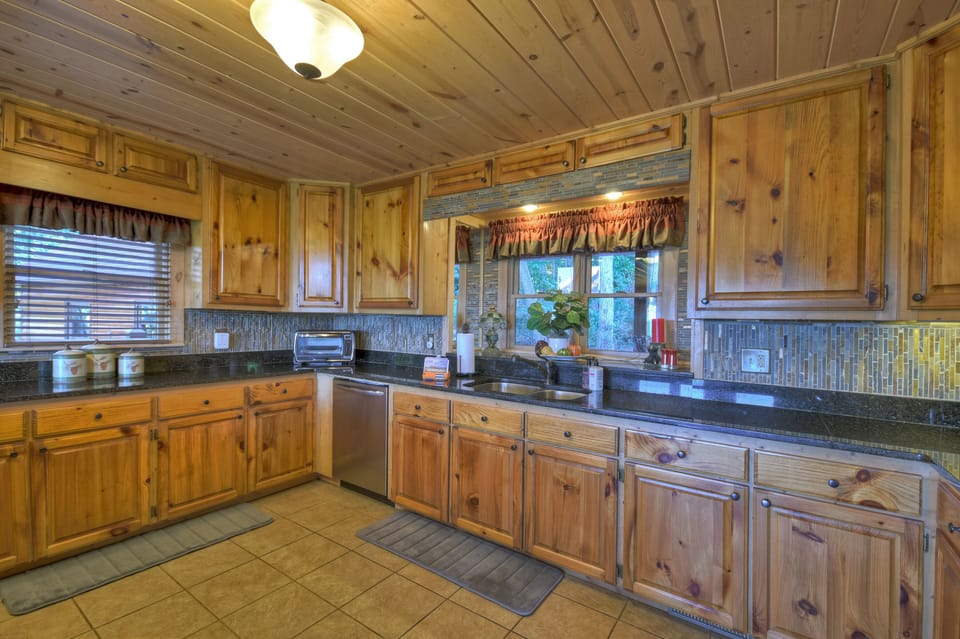 Fraggle Rock - Kitchen with Modern Appliances