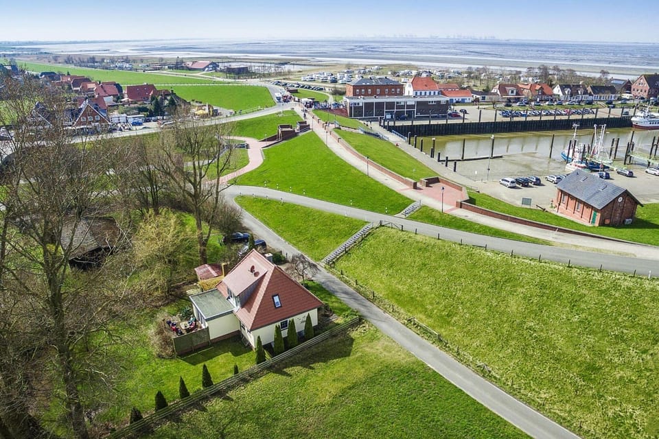 Surroundings [summer] (1-5 km)