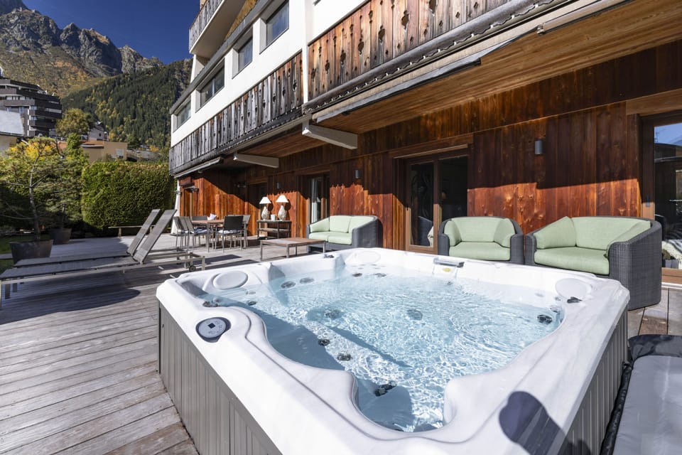 Hot tub
