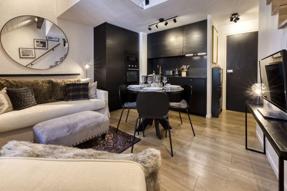 Living and kitchen area