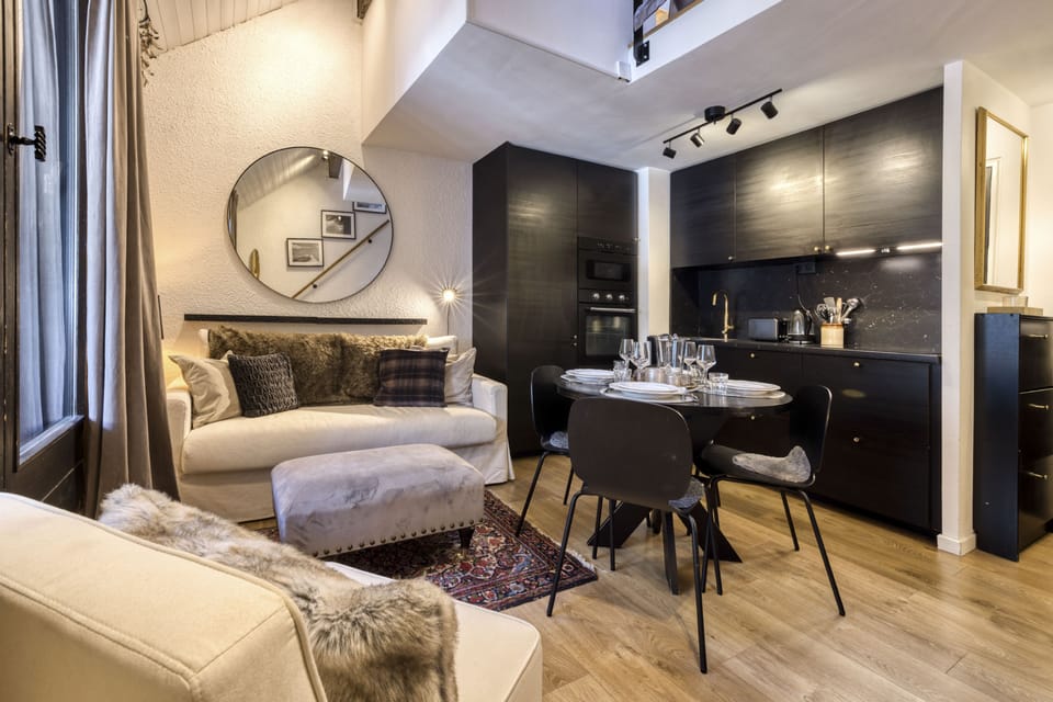 Living and kitchen area