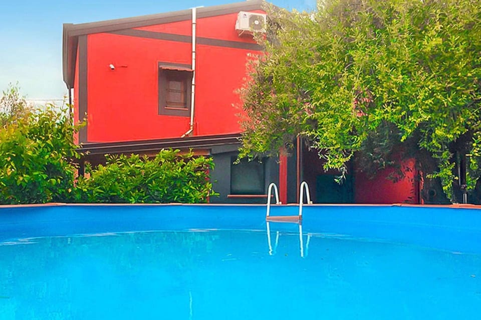 Holiday Home Swimming Pool