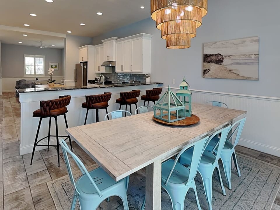 Dining - Seating For 6, Breakfast Bar