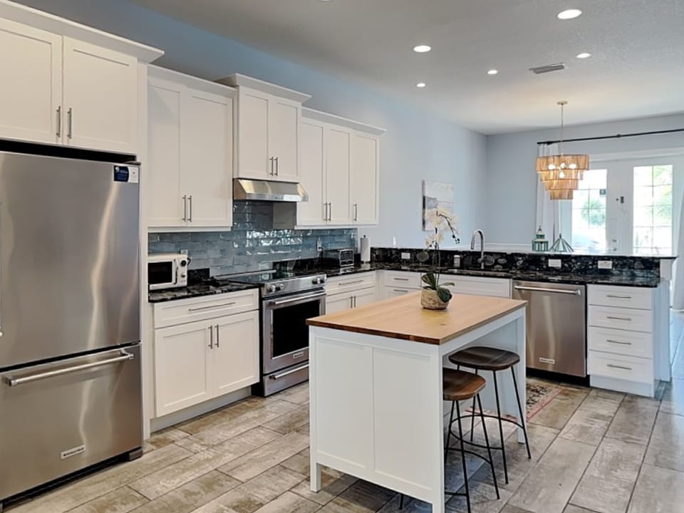 Kitchen - Fully Stocked Kitchen, Island Breakfast Bar