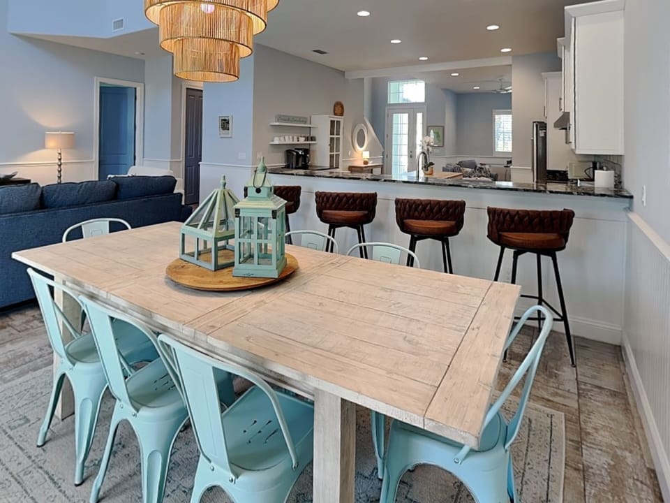 Dining - Seating For 6, Breakfast Bar