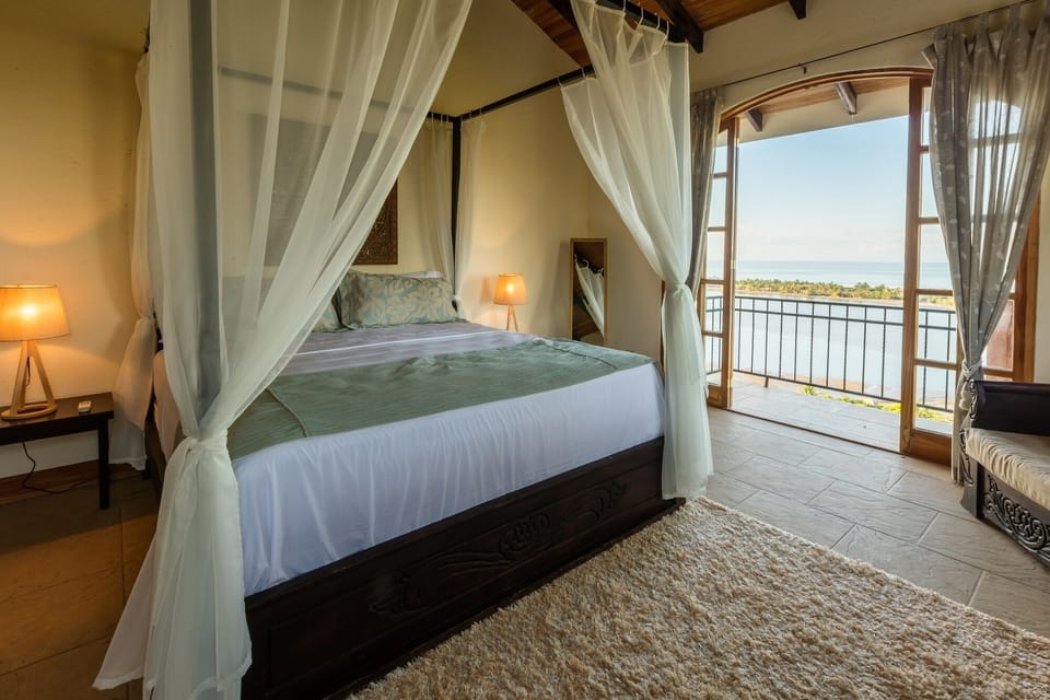 Ocean View Suite with Dramatic View
