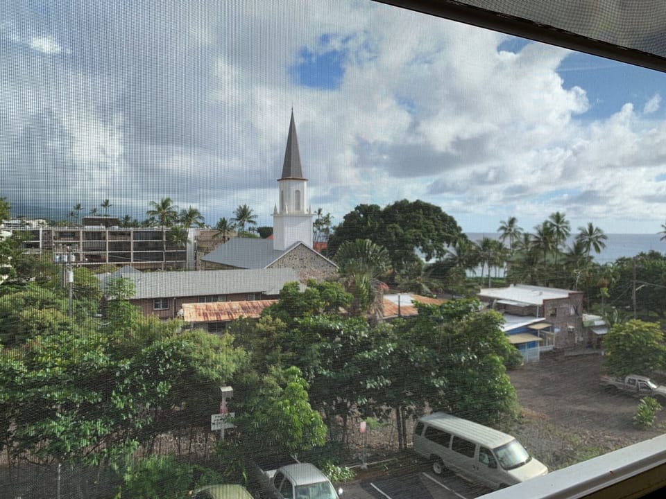 1150 ft to Ali'i Dr
