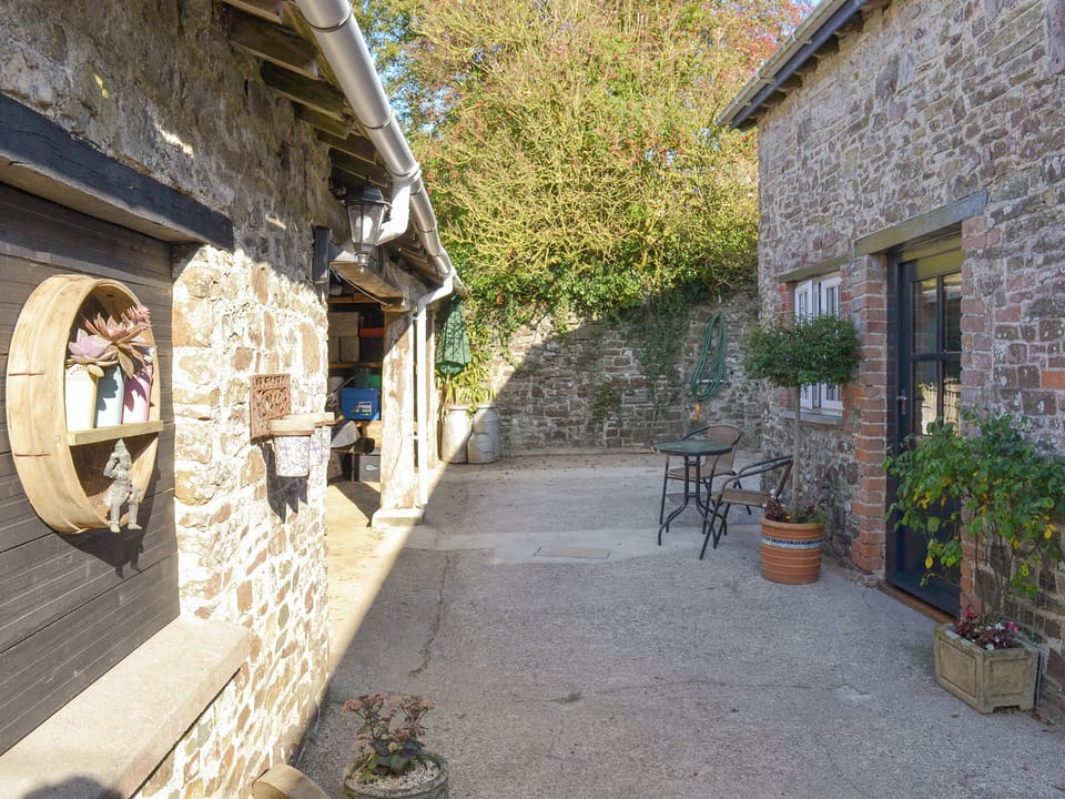 Enclosed courtyard patio area | Grace Cottage, High Bickington, near Great Torrington