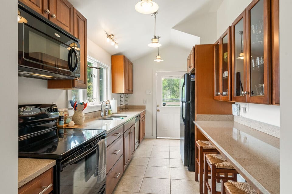 Breakfast bar area seating in the kitchen