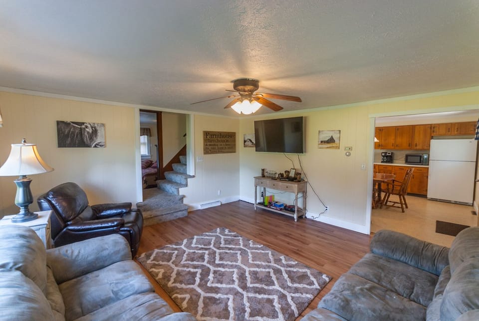 Experience the beauty of the Laurel Highlands. Book your mountain getaway today.
We offer the most unique collection of vacation homes in Laurel Highlands. From a cozy couple's getaway to a sprawling 400-acre private retreat, we have the perfect accommodations for your destination getaway.