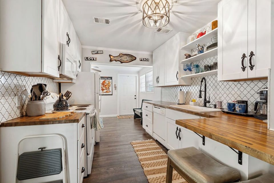 Full kitchen
