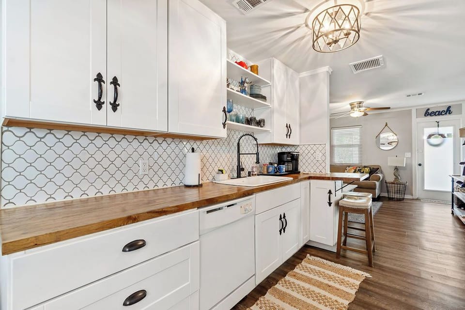 Full kitchen