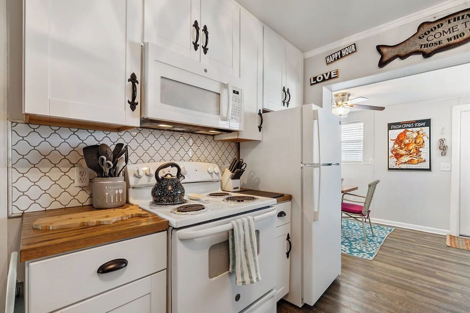 Full kitchen