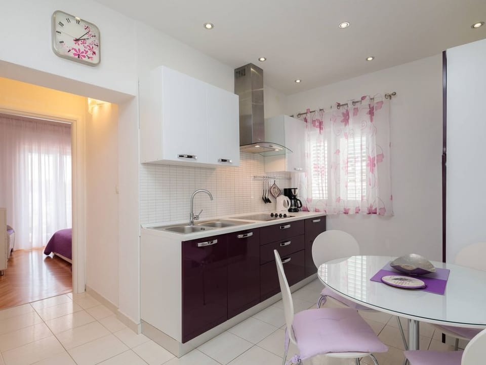 Fully equipped kitchen and dinning area - luxury first floor apt. ALENKA