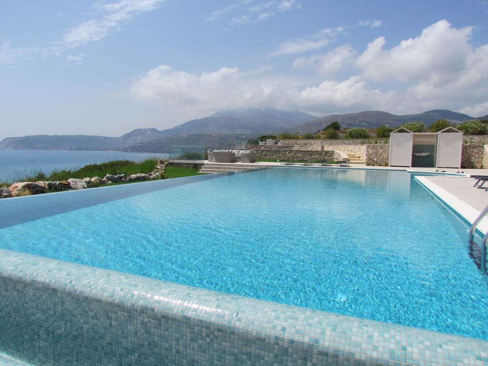 The infinity edges give a great view over the beach and sea 