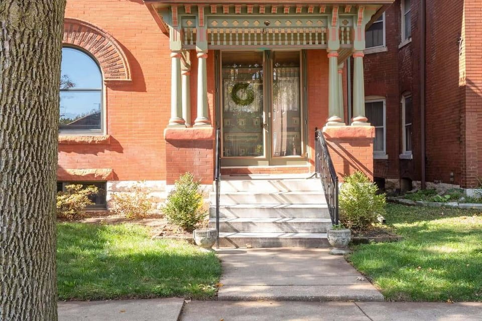 Take the stairs up to the ornate front entrance with plenty of parking at the front of the house #GrandEntrance