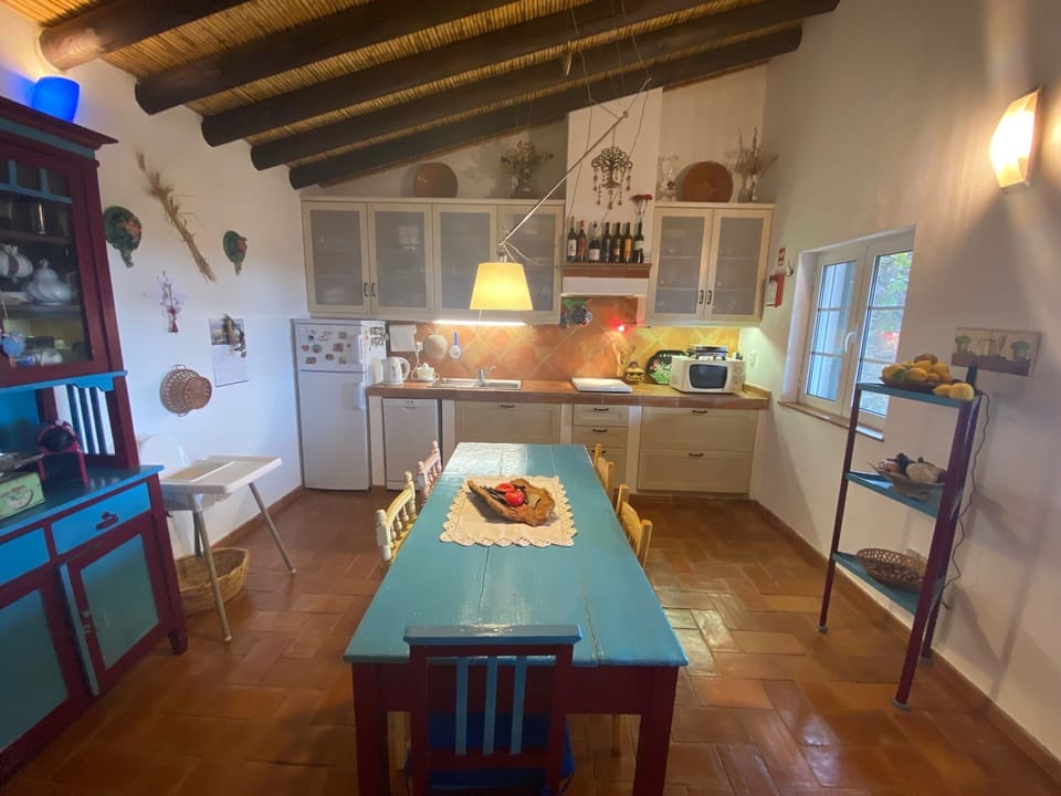Zona de refeições e cozinha