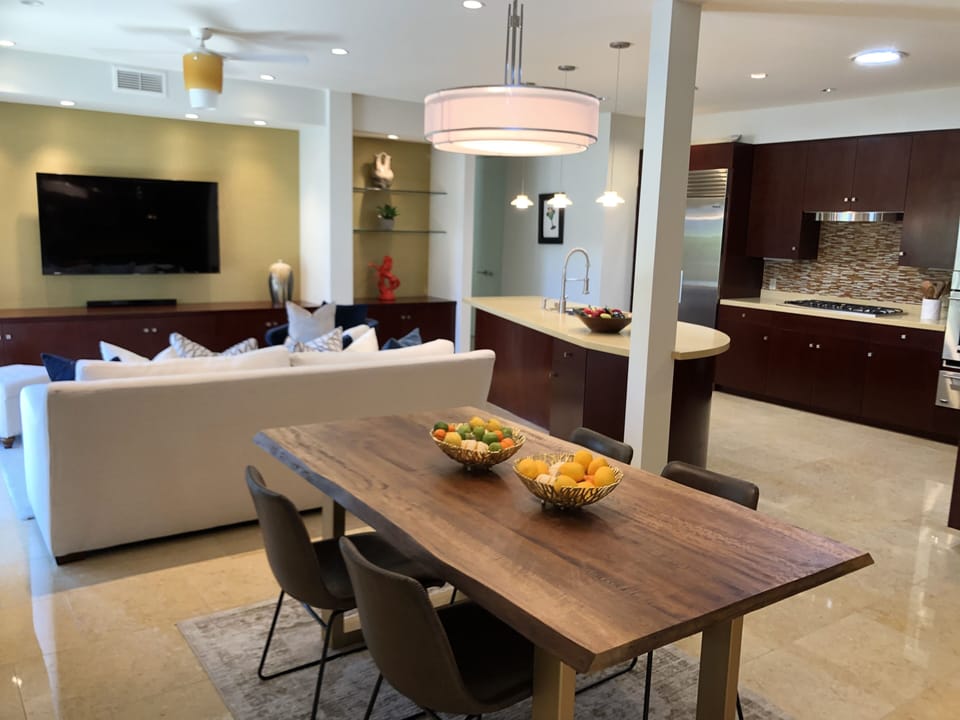 family room/breakfast/kitchen