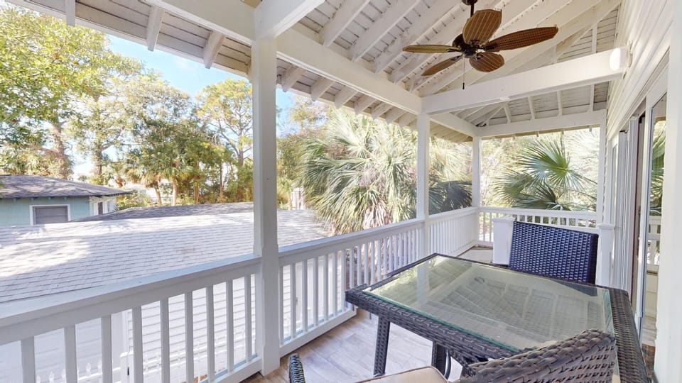 Screened-In Dining on the Balcony