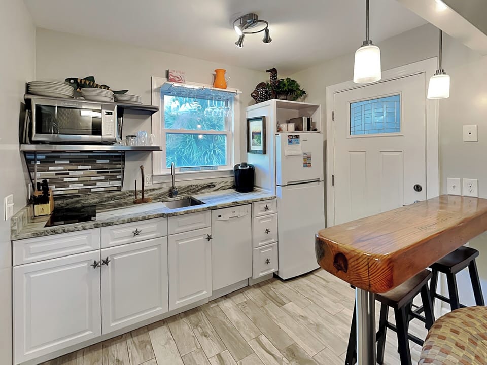 Kitchen, Bar Styling Dining