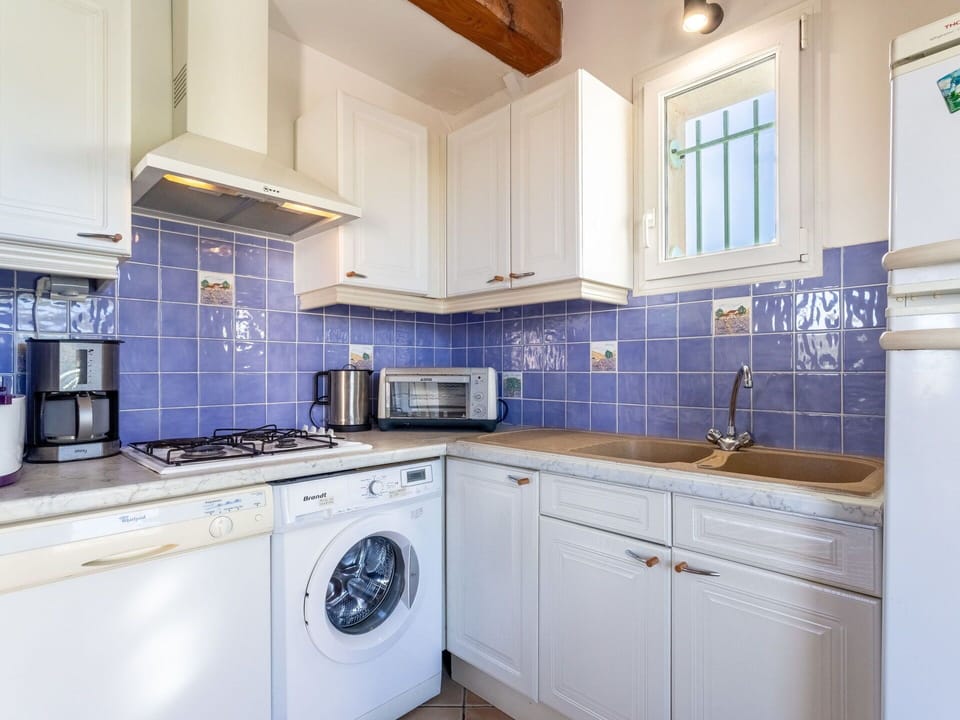 Cabinetry, Kitchen Sink, Countertop, Property, Sink, Furniture, White, Tap, Window, Blue