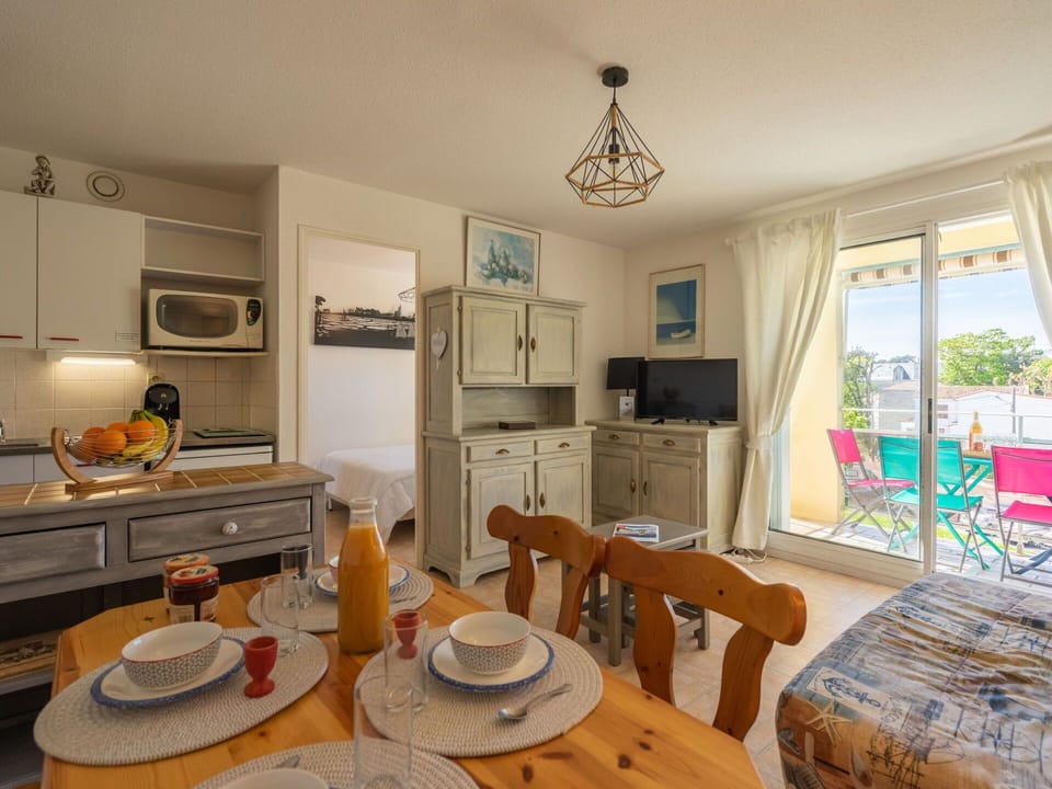 Table, Furniture, Property, Picture Frame, Window, Wood, Tableware, Lighting, Cabinetry, Interior Design