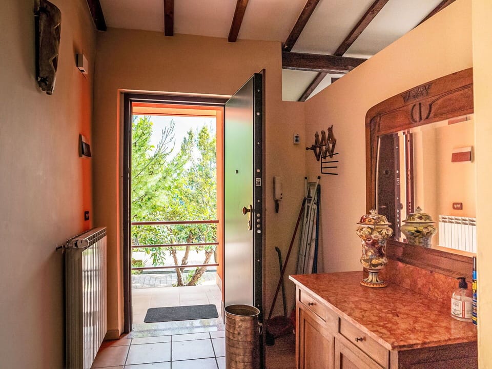 Cabinetry, Property, Building, Mirror, Plant, Countertop, Wood, Drawer, Houseplant, Interior Design