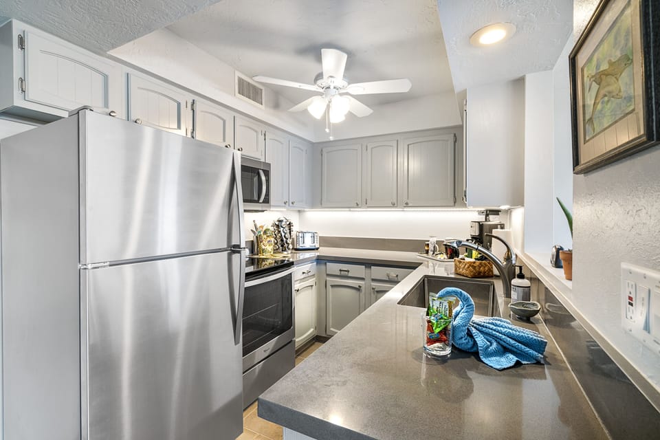Make every meal a breeze in this fully equipped kitchen with modern appliances and plenty of prep space.