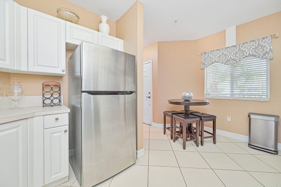 BH302 - Fully equipped kitchen with breakfast nook