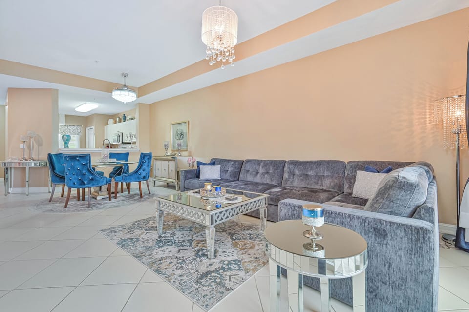 BH302 - Living with large flat screen TV and sliding doors opening to the screened in balcony.