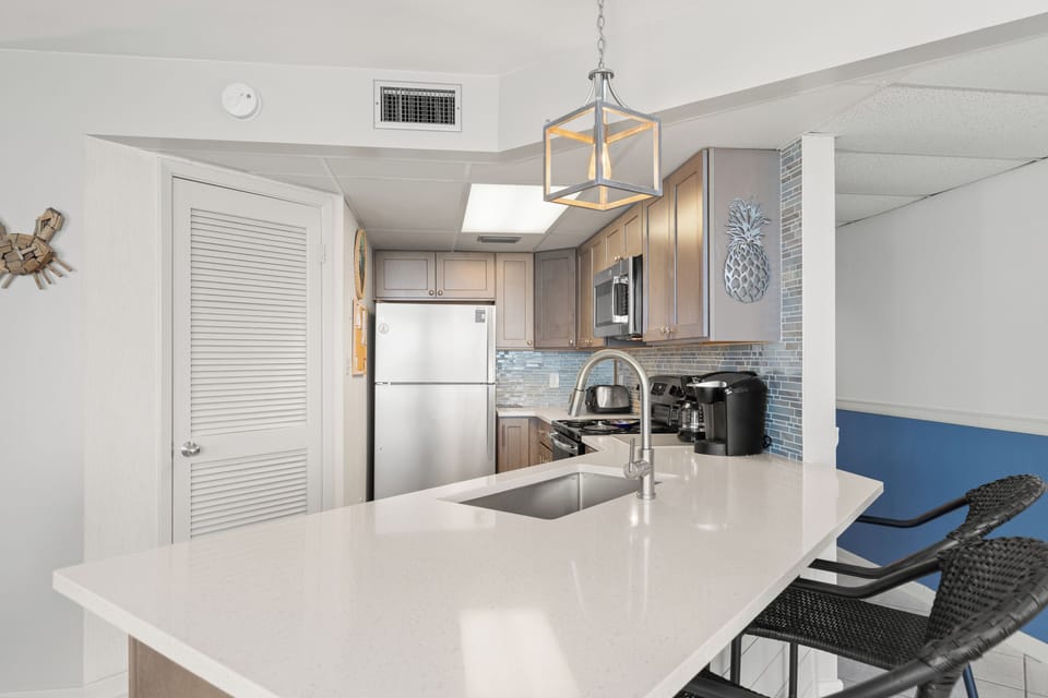 Kitchen with Breakfast Bar