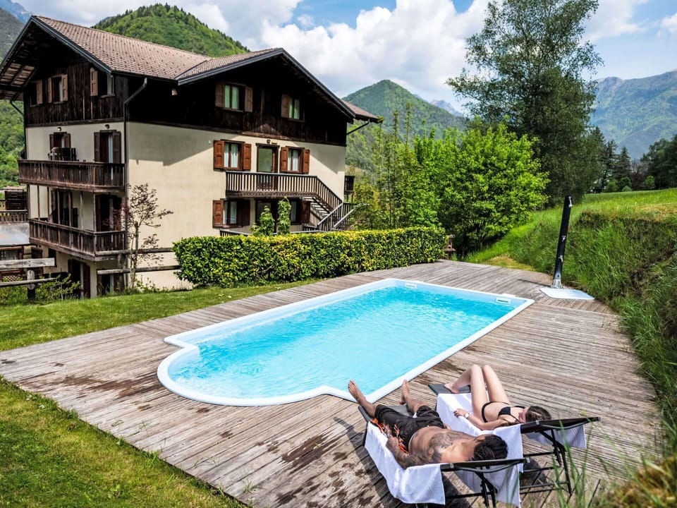 Flooring, Plumbing Fixture, Bathroom, Interior Design, Wood, Floor, Plumbing, Lighting, Tap, Furniture