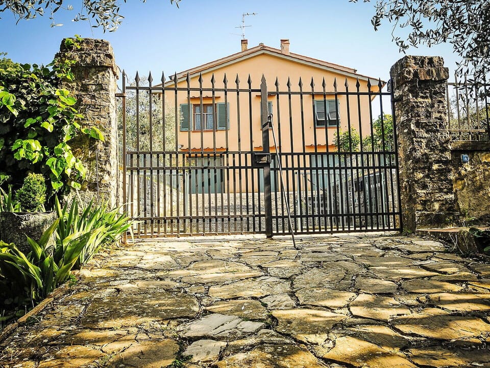 Property, Building, Wall, House, Iron, Architecture, Gate, Estate, Sky, Tree