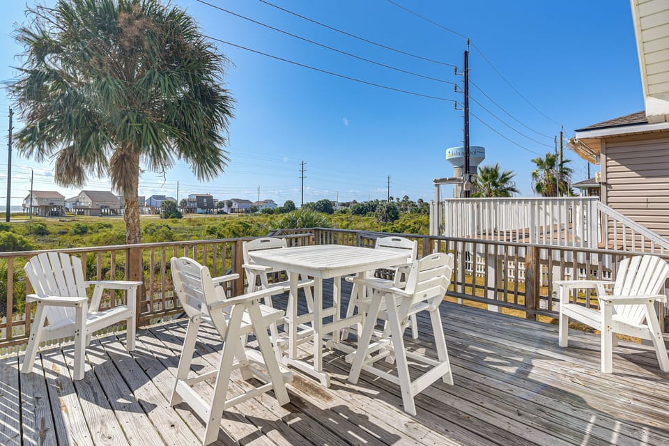 Deck | Outdoor Dining