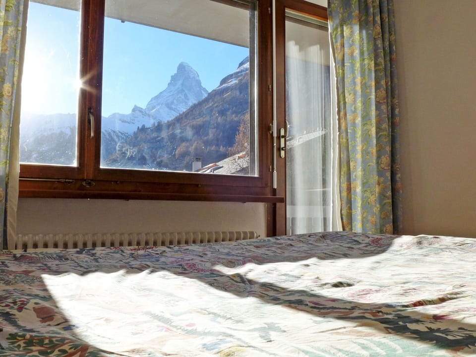 Room, Property, Window, Bedroom, Furniture, Interior Design, House, Floor, Daylighting, Wood