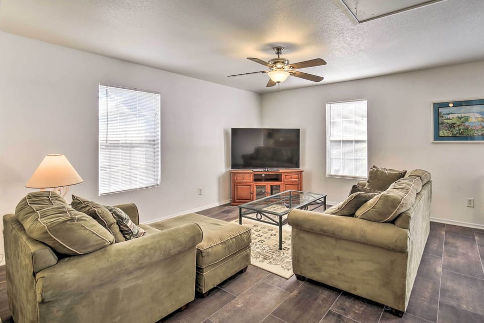 Largo Vacation Rental | 4BR | 2BA | 1,400 Sq Ft | Steps to Enter