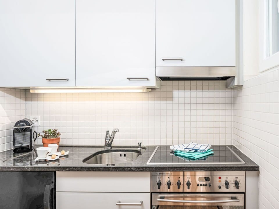 Kitchen, Kitchen Appliance, Countertop, Interior Design, Major Appliance, Cabinetry, Flooring, Home Appliance, Kitchen Sink, Furniture