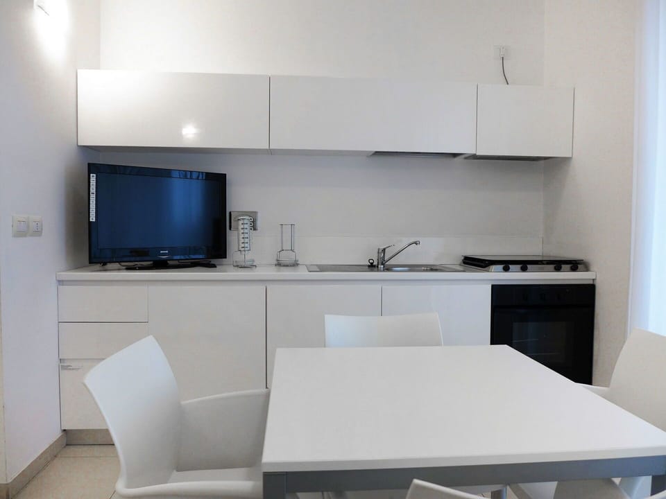 White, Room, Furniture, Property, Countertop, Interior Design, Kitchen, Building, Cabinetry, House