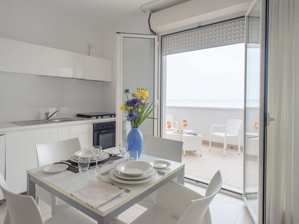 Room, Property, Interior Design, Furniture, Building, House, Architecture, Floor, Real Estate, Table