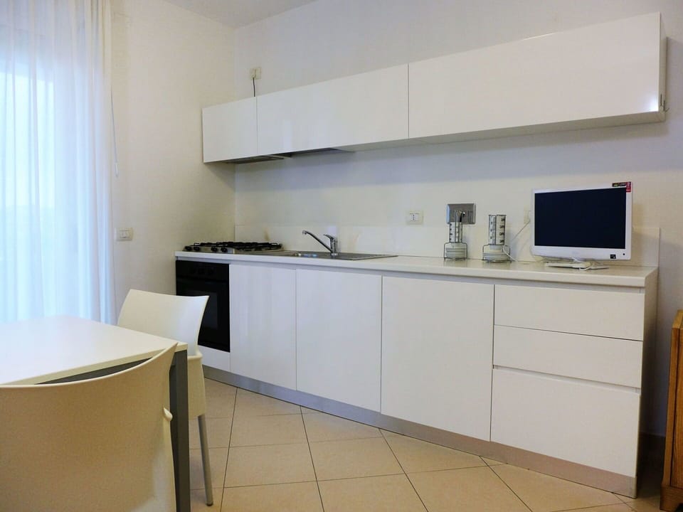Property, Room, Furniture, Kitchen, Building, Interior Design, House, Floor, Cabinetry, Material Property
