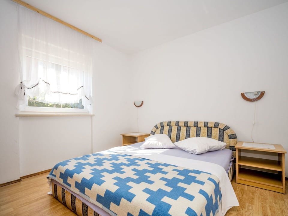 Bedroom, Bed, Furniture, Room, Property, Bed Sheet, Bed Frame, Bedding, Floor, Interior Design