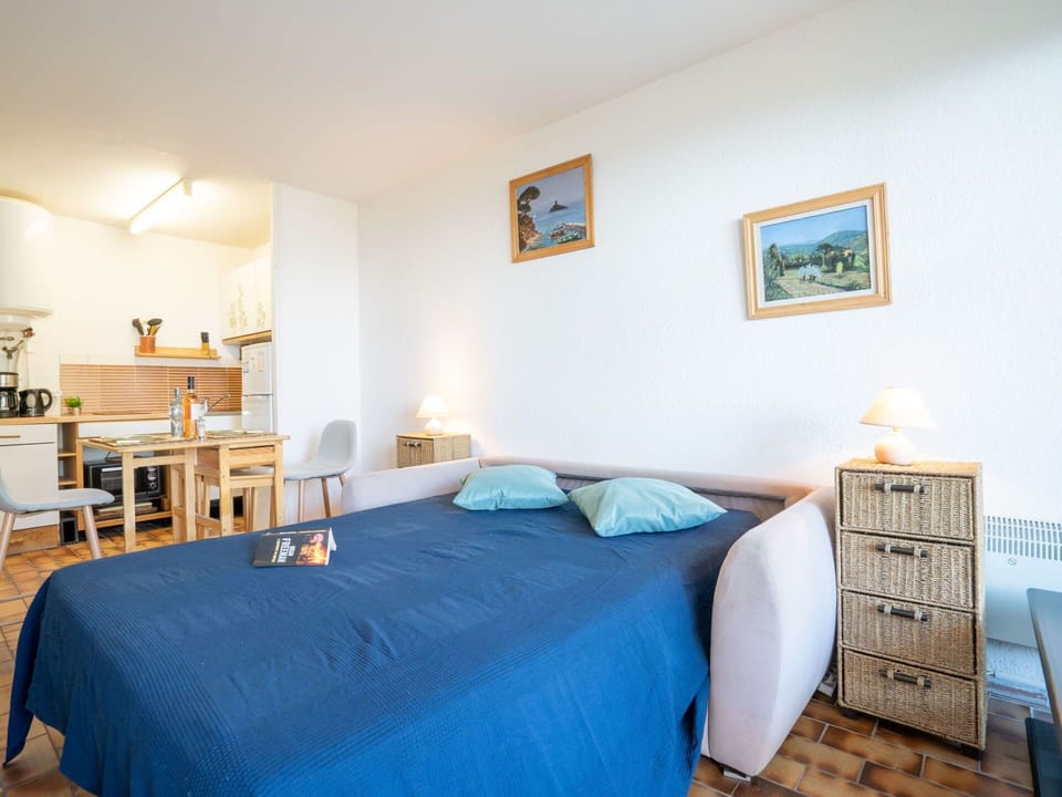Furniture, Property, Azure, Building, Comfort, Picture Frame, Textile, Wood, Lighting, Interior Design