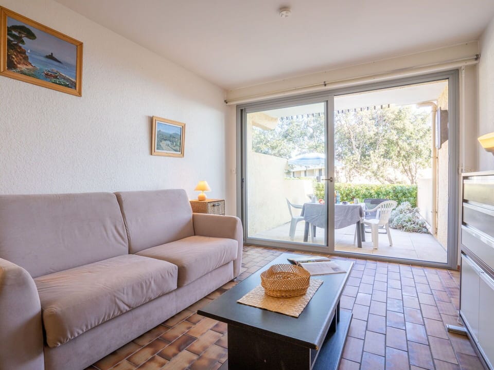 Property, Furniture, Table, Interior Design, Comfort, Wood, Couch, Flooring, Living Room, Floor