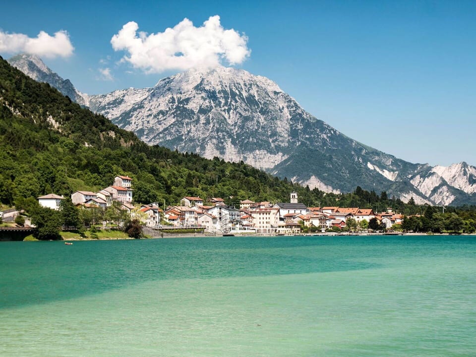 Water, Sky, Cloud, Mountain, Water Resources, Building, Nature, Lake, Coastal And Oceanic Landforms, Tree